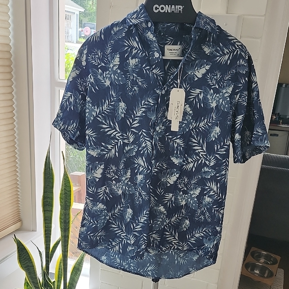 Navy Blue Floral Men's Shirt, Medium